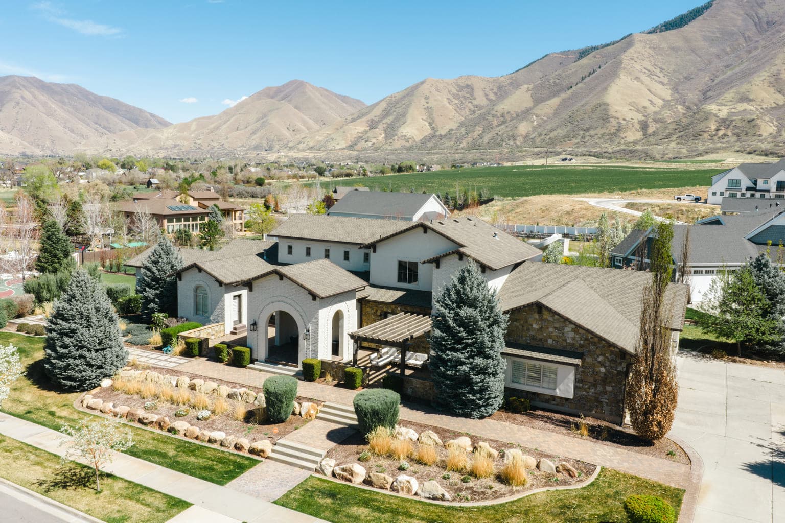 Open-concept living area with panoramic windows — Bozeman real estate photography